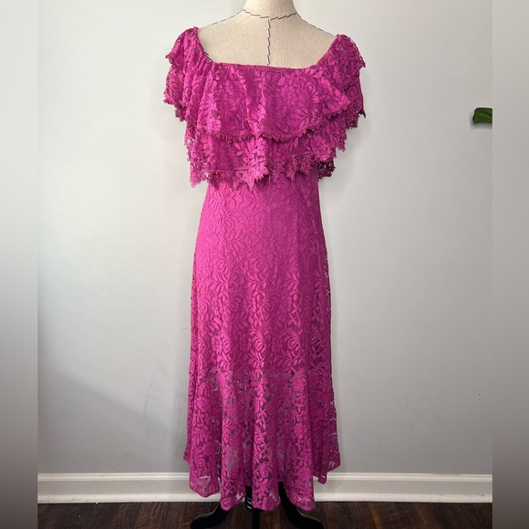 Lulu’s Jaclyn Magenta Lace off the shoulder midi crocheted dress lined size M - Picture 3 of 10